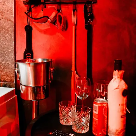 Seductive Refuge Red * Bucarest