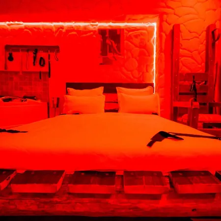 Seductive Refuge Red Bucureşti