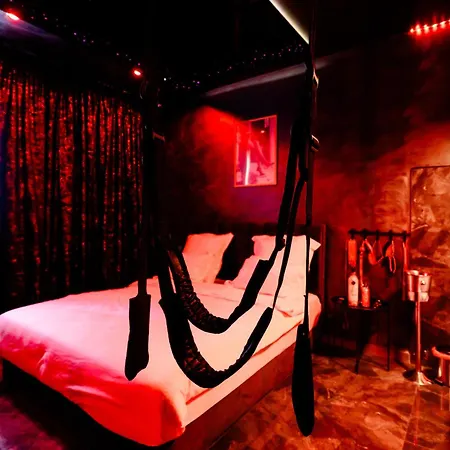 Апартаменти Seductive Refuge Red Бухарест
