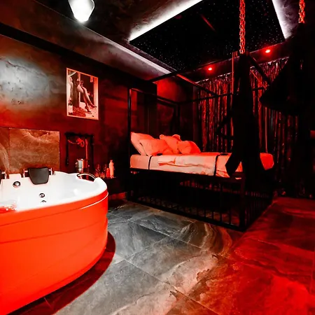 Апартаменти Seductive Refuge Red *